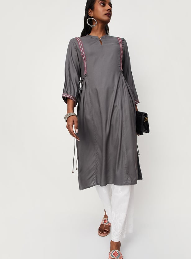 Women Embroidered Side Gathered Kurta