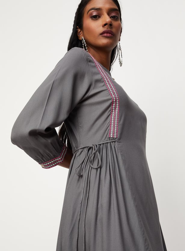 Women Embroidered Side Gathered Kurta
