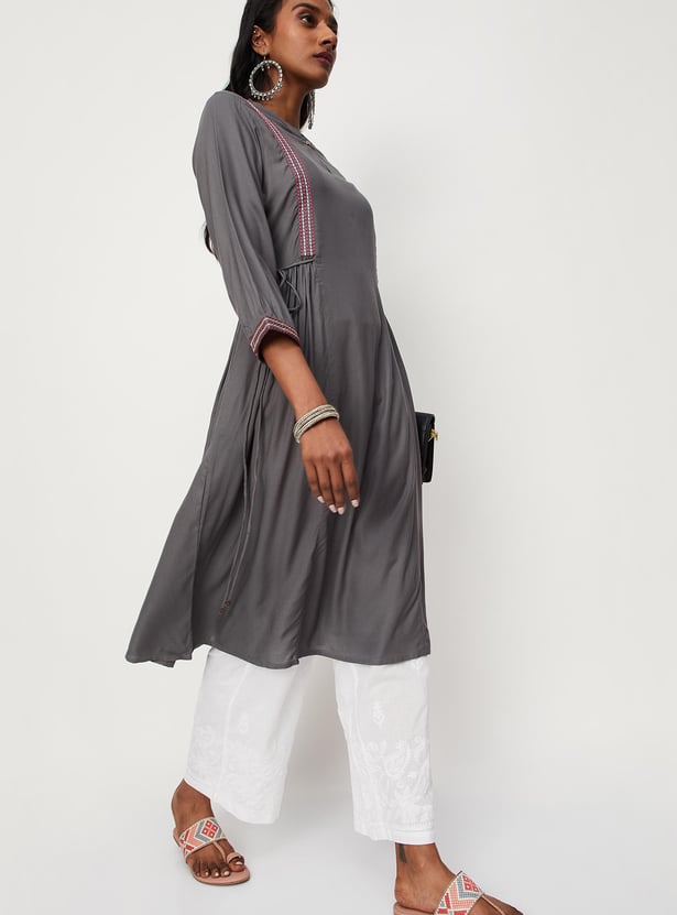 Women Embroidered Side Gathered Kurta