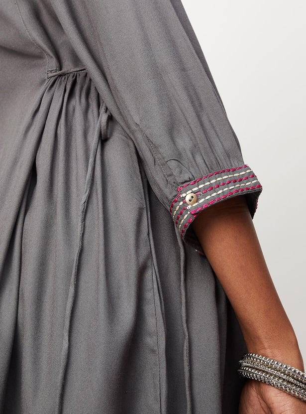 Women Embroidered Side Gathered Kurta