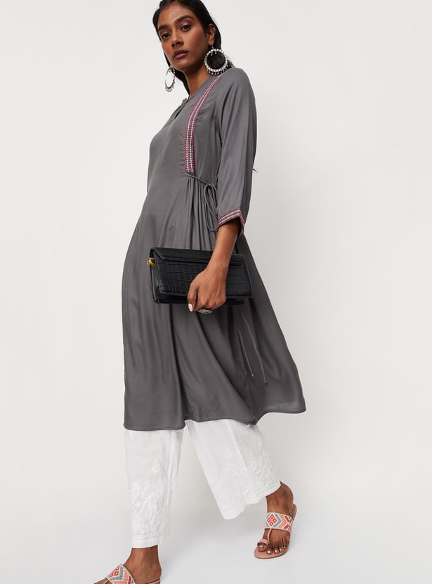 Women Embroidered Side Gathered Kurta