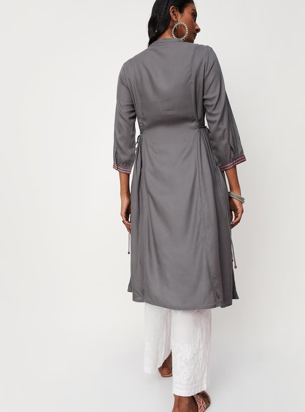 Women Embroidered Side Gathered Kurta