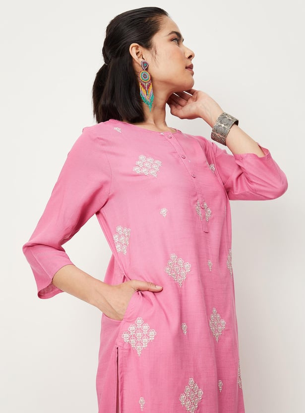 Women Embroidered Kurta with Pocket