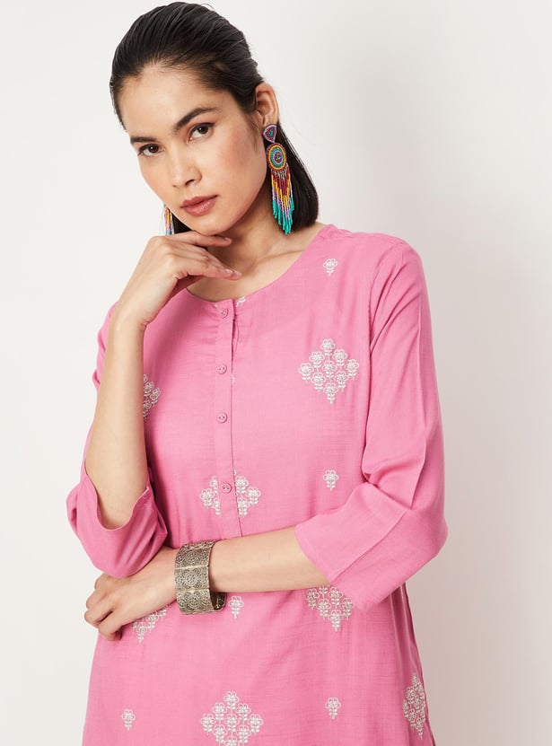 Women Embroidered Kurta with Pocket