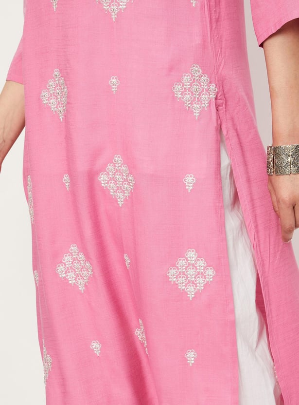 Women Embroidered Kurta with Pocket