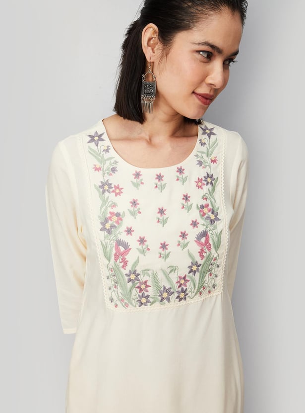 Women Embroidered Kurta with Pocket