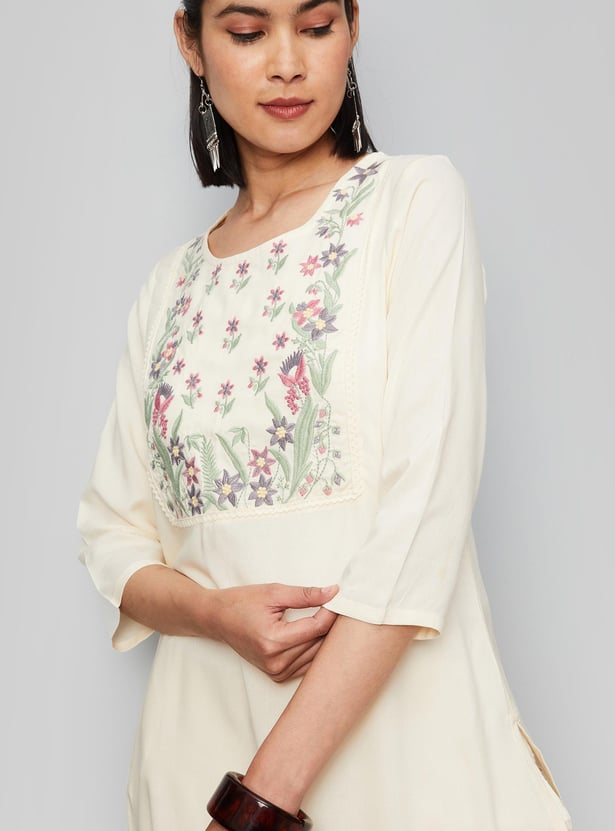 Women Embroidered Kurta with Pocket