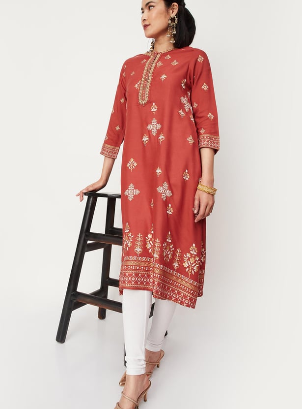 Women Embroidered Kurta with Pocket