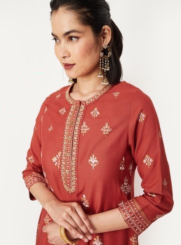 Women Embroidered Kurta with Pocket