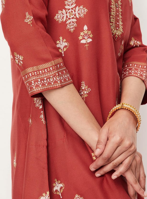 Women Embroidered Kurta with Pocket