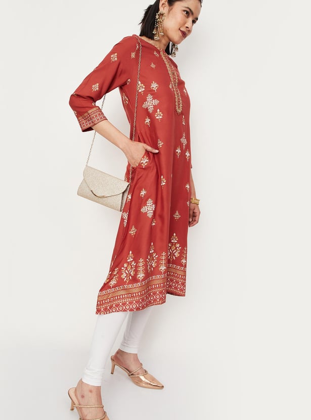 Women Embroidered Kurta with Pocket