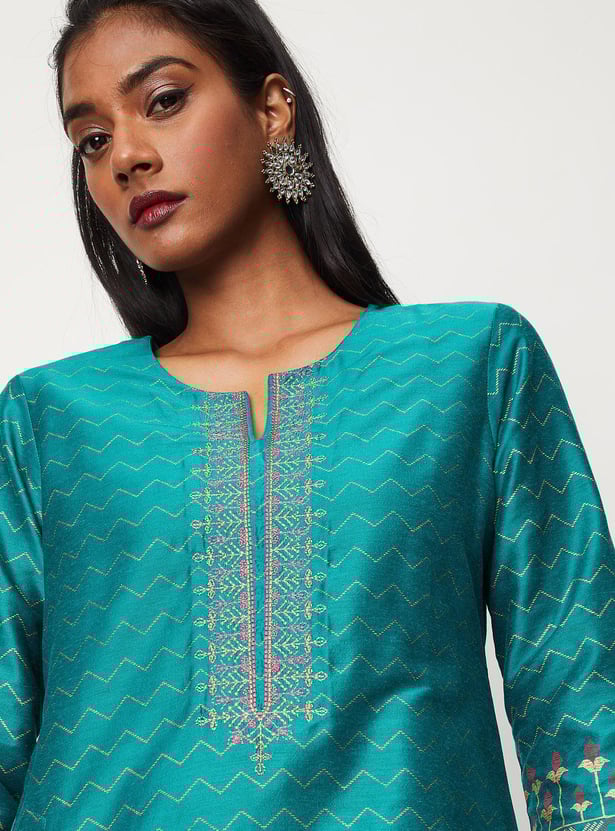 Women Embroidered Kurta with Pocket