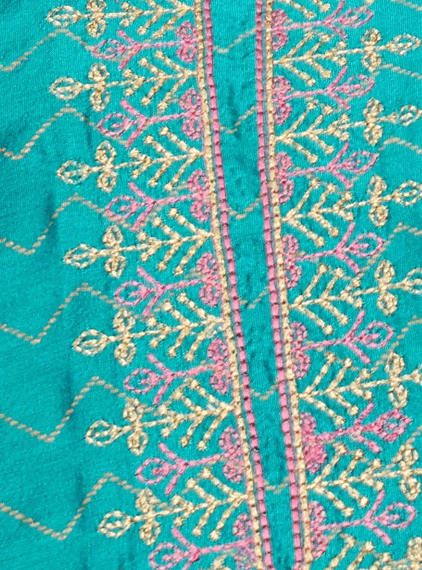 Women Embroidered Kurta with Pocket