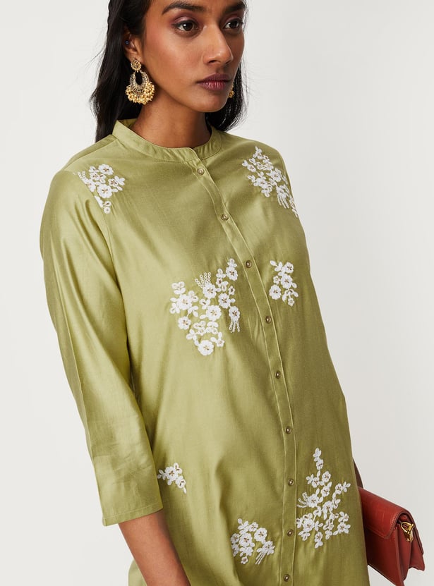 Women Embroidered Straight Kurta with Pockets