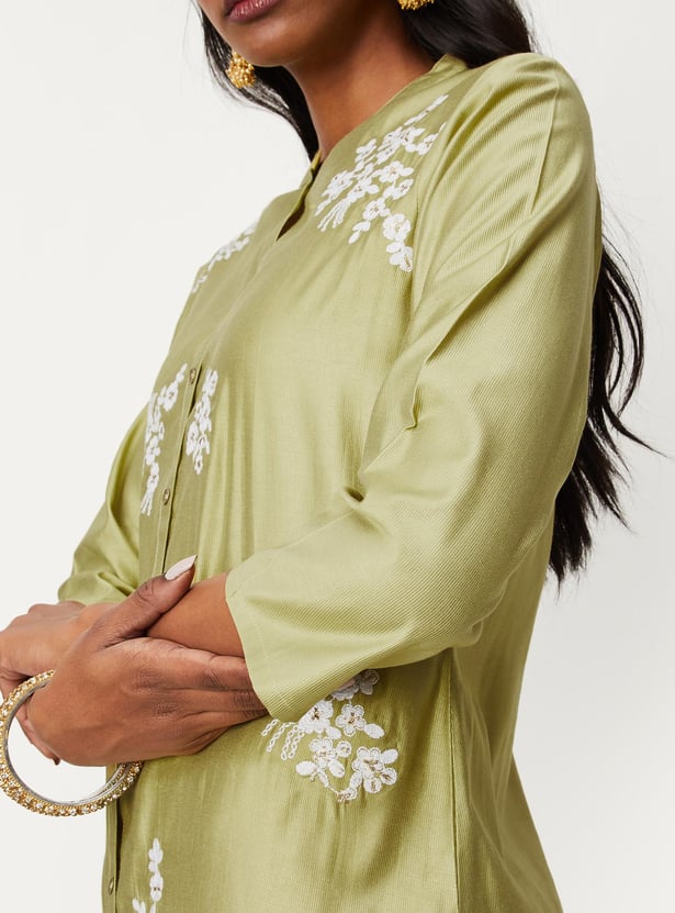 Women Embroidered Straight Kurta with Pockets