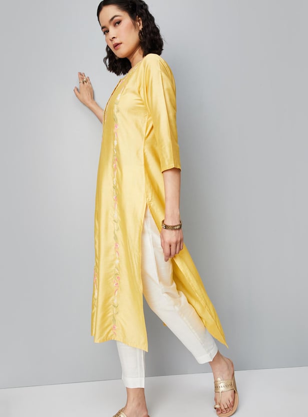Women Embroidered Kurta with Pocket