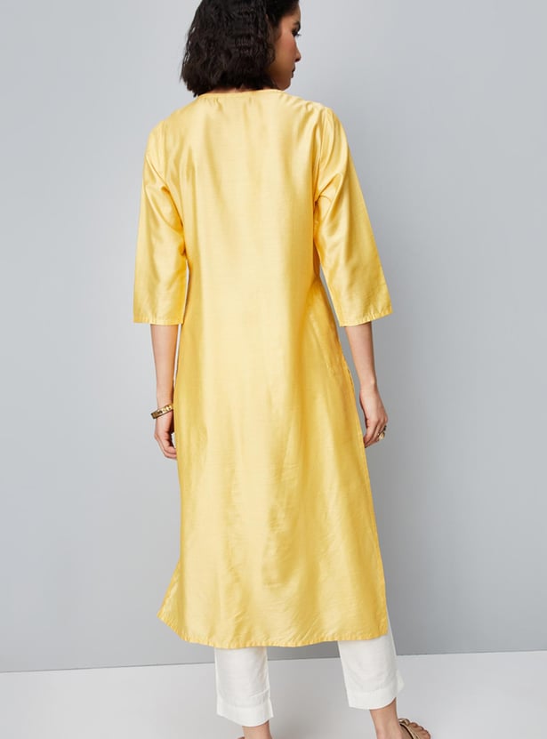 Women Embroidered Kurta with Pocket