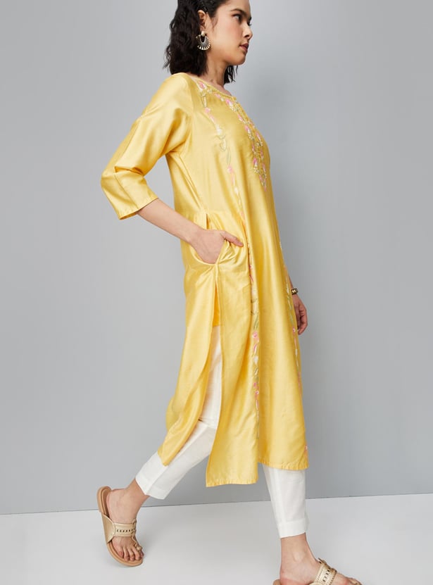 Women Embroidered Kurta with Pocket