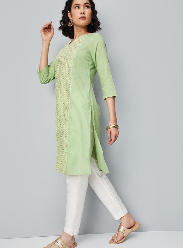 Women Embroidered Notched Neck Straight Kurta