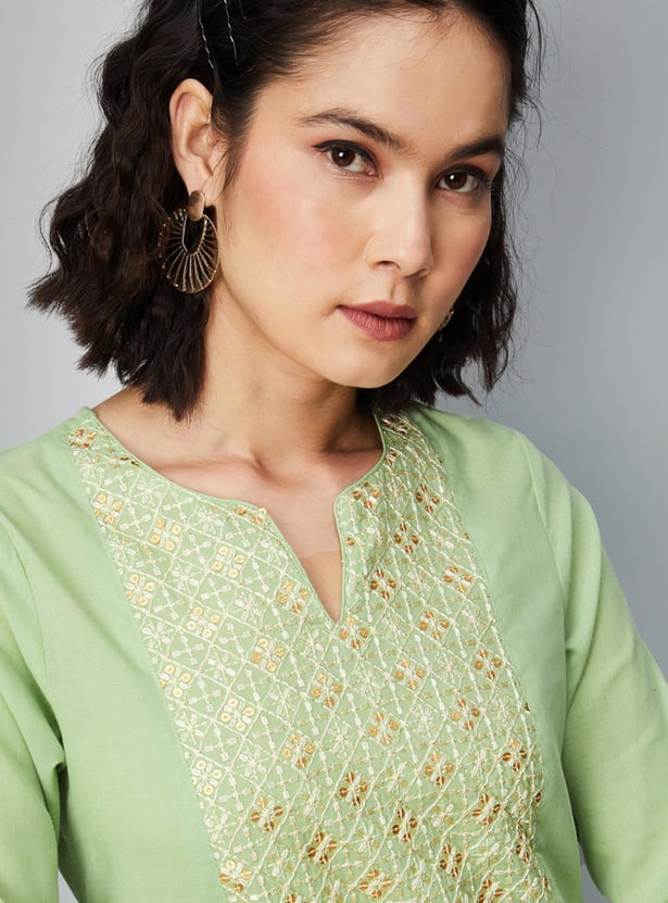 Women Embroidered Notched Neck Straight Kurta