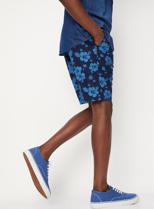 Men Floral Printed Slim Fit Shorts