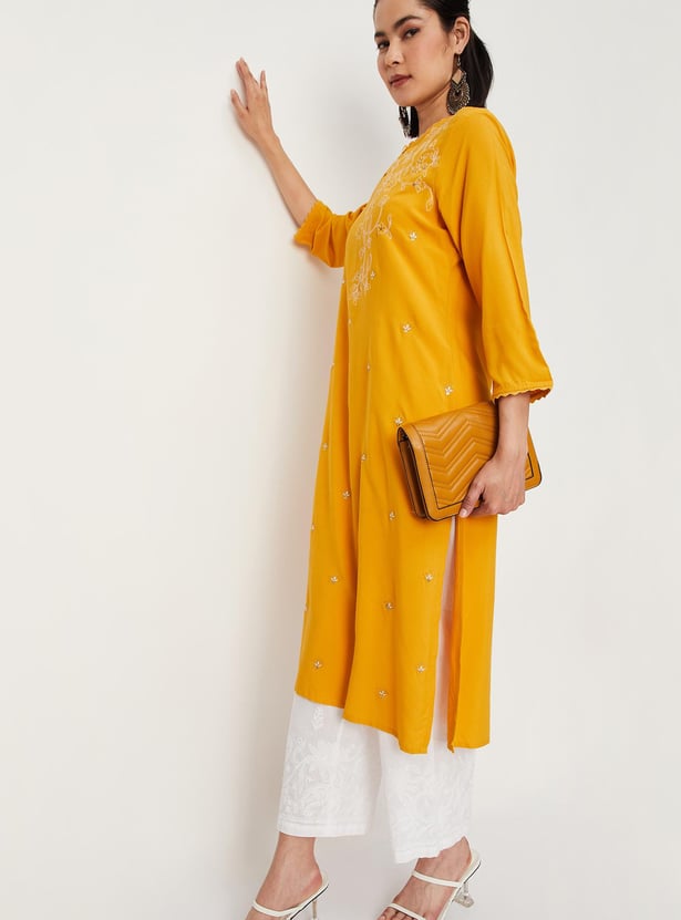 Women Floral Embroidered Straight Kurta