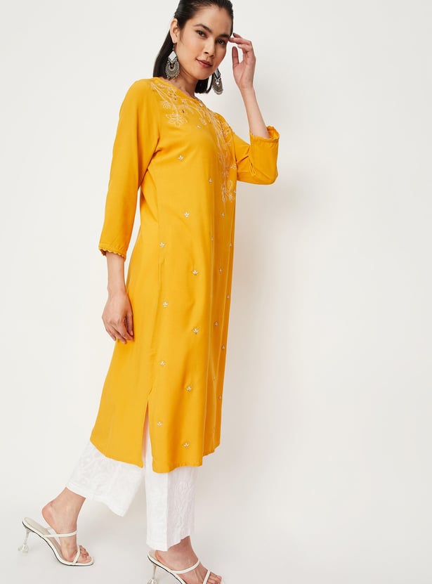 Women Floral Embroidered Straight Kurta