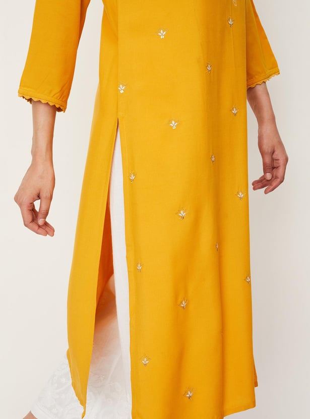 Women Floral Embroidered Straight Kurta