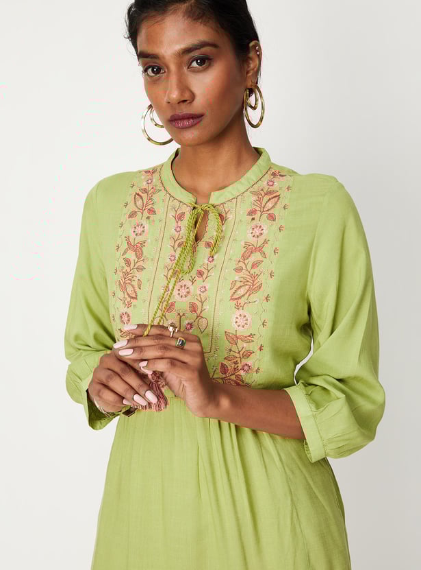 Women Embroidered Tie-Up Neck Straight Kurta