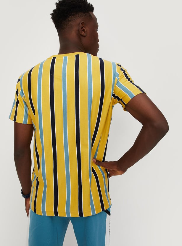 Men Vertical Striped Slim Fit Athleisure T-shirt