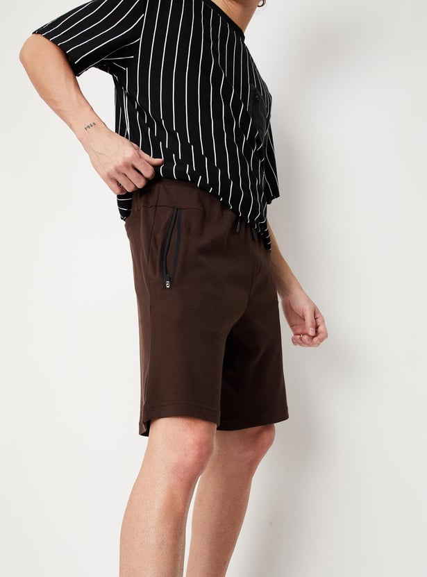 Men Colourblock Knit Athleisure Shorts