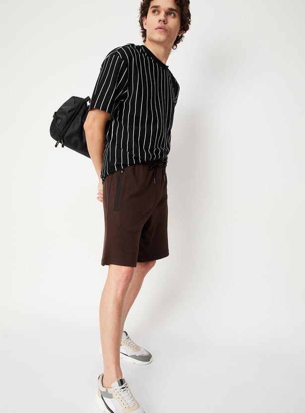 Men Colourblock Knit Athleisure Shorts