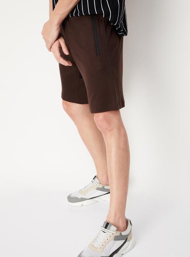 Men Colourblock Knit Athleisure Shorts