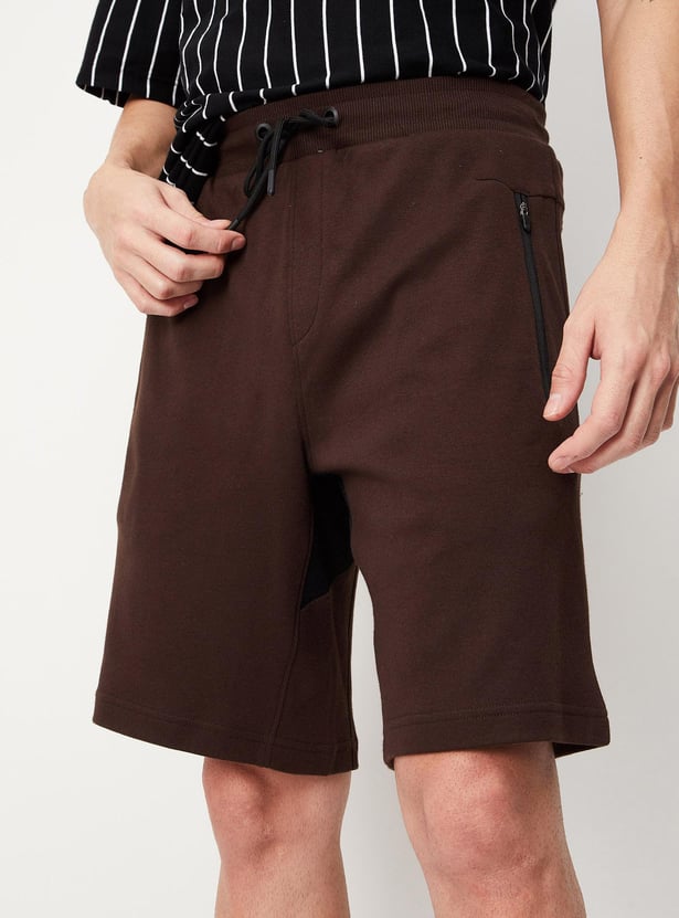 Men Colourblock Knit Athleisure Shorts
