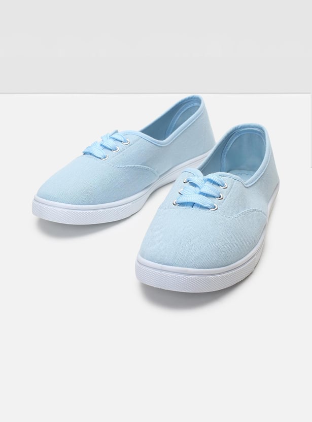 Women Solid Canvas Lace-Up Shoes