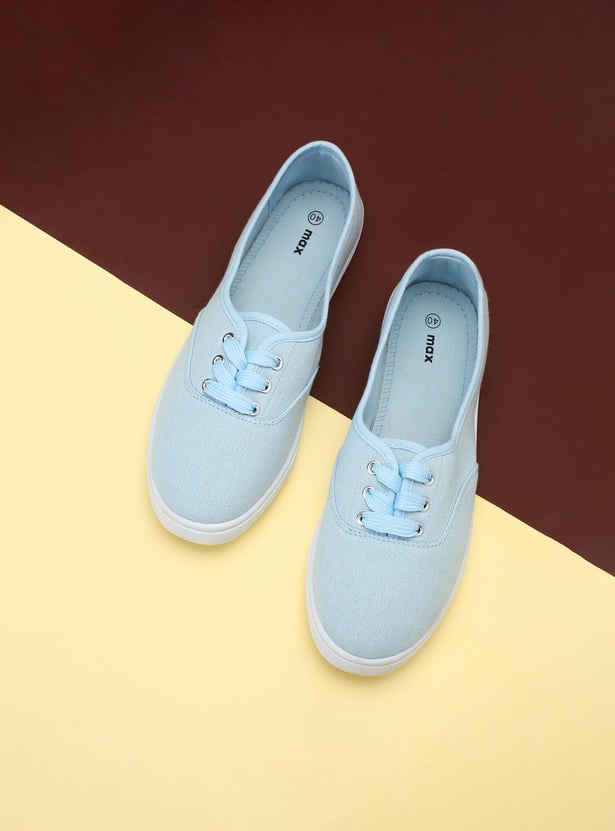 Women Solid Canvas Lace-Up Shoes