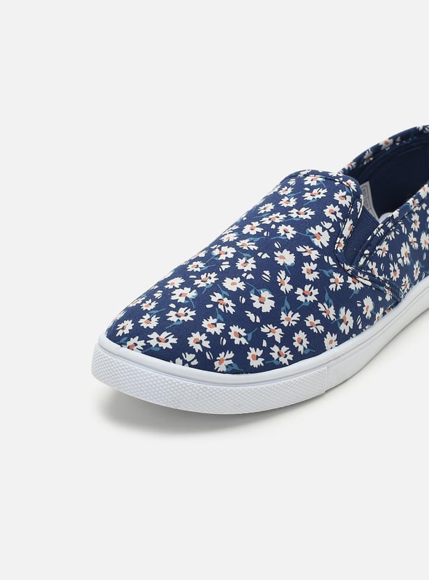 Women Floral Printed Canvas Shoes