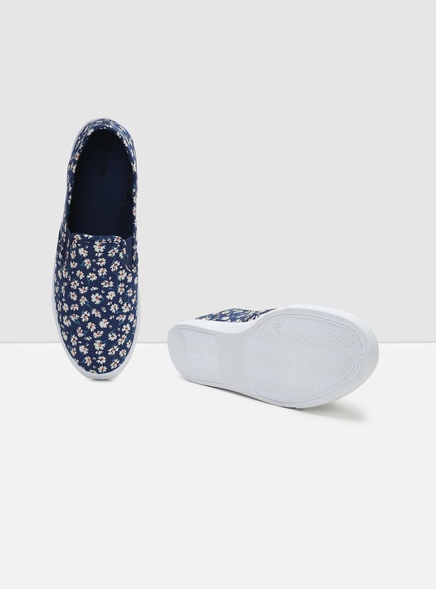 Women Floral Printed Canvas Shoes