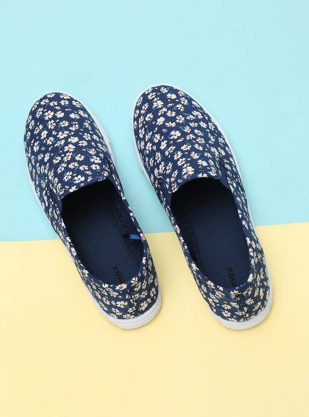 Women Floral Printed Canvas Shoes
