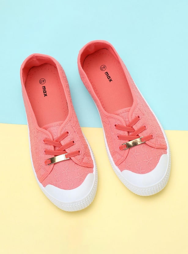 Women Schiffli Slip-On Casual Shoes