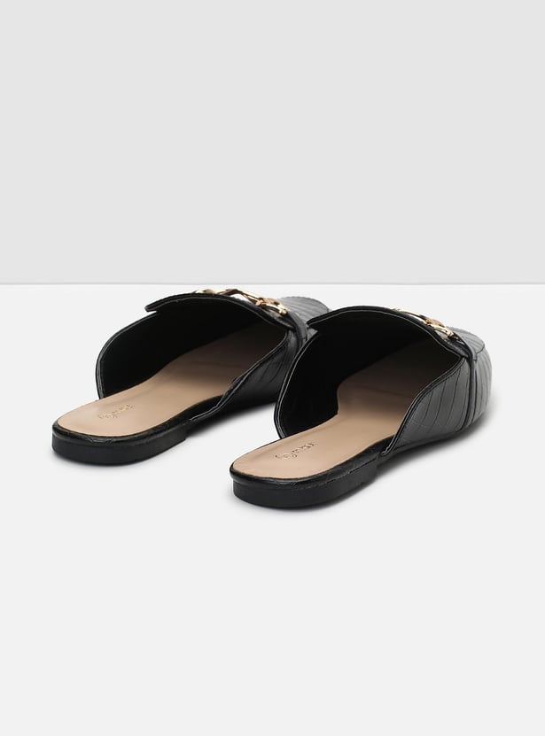 Women Textured Chain-Detailed Mules