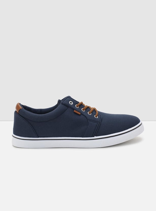 Men Solid Lace-Up Canvas Shoes