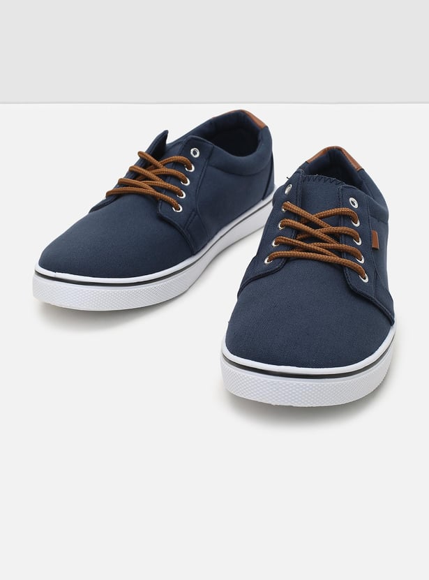 Men Solid Lace-Up Canvas Shoes