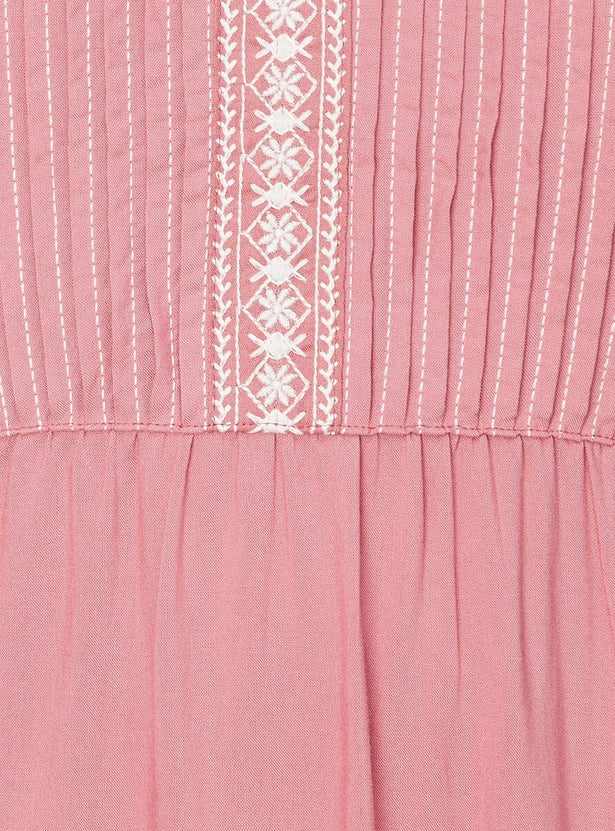 Women Embroidered Kurta with Pocket