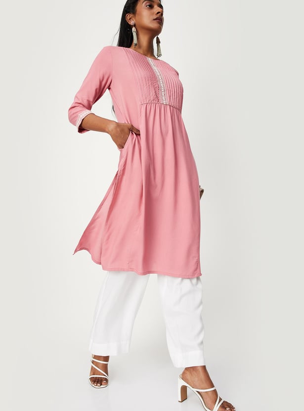 Women Embroidered Kurta with Pocket