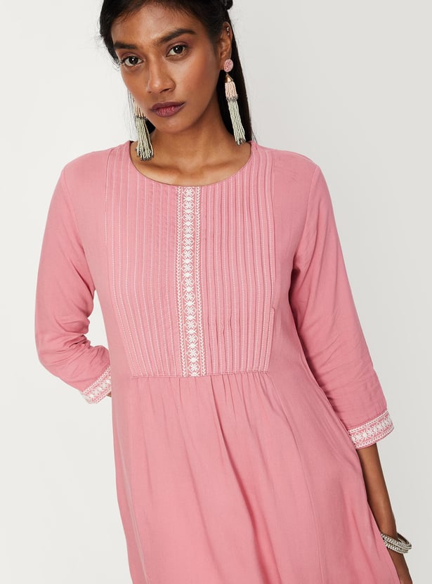 Women Embroidered Kurta with Pocket
