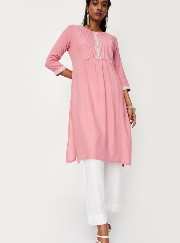 Women Embroidered Kurta with Pocket