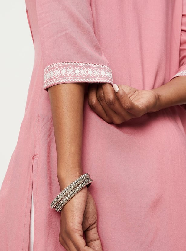 Women Embroidered Kurta with Pocket