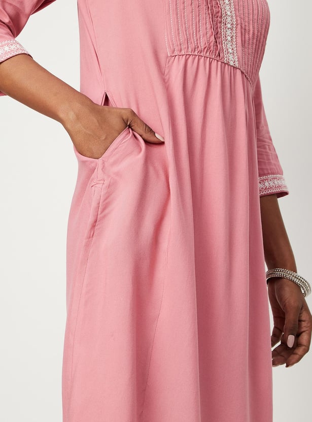 Women Embroidered Kurta with Pocket