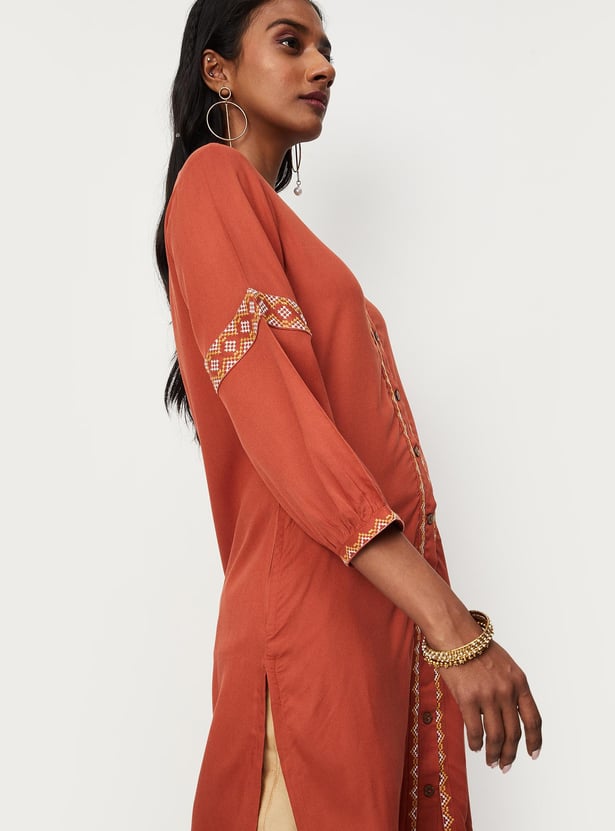 Women Embroidered Kurta with Pocket